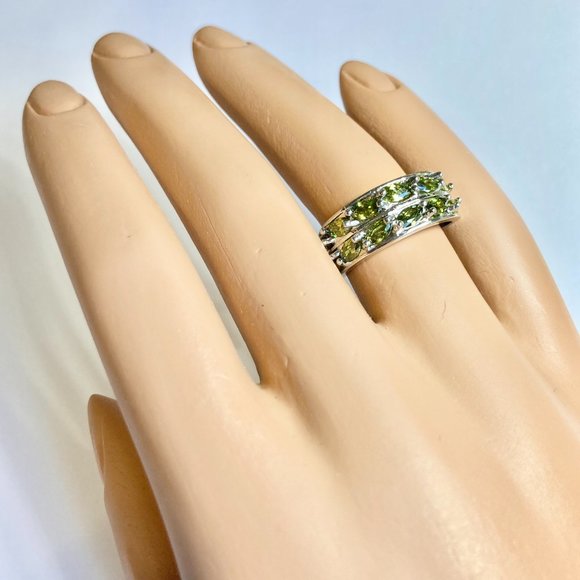 Silver Peridot Green Cubic Zirconia Anniversary Ring Size 7 Plated Simulated - Picture 7 of 9